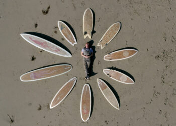 STORIES behind THE WAVES／映像の先に繋がるもの_01 The Cigarette Surfboard